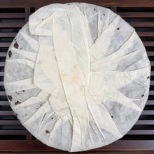 Cargar imagen en el visor de la galería, 2005 RuiTaiHao "Xue Shan Cha" (Snow Mountain Tea) Cake 357g Puerh Raw Tea Sheng Cha