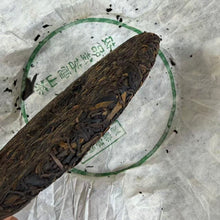 Cargar imagen en el visor de la galería, 2005 RuiTaiHao "Xue Shan Cha" (Snow Mountain Tea) Cake 357g Puerh Raw Tea Sheng Cha