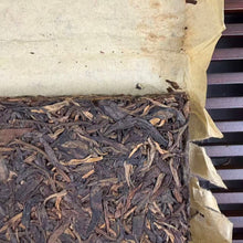 Load image into Gallery viewer, 2014 DaMing "Yong De Cha Zhuan" (Yongde Tea Region Tea Brick) 250g Puerh Raw Tea Sheng Cha