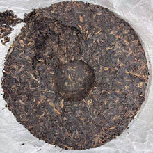 Load image into Gallery viewer, 2010 DaYi "Gao Shan Yun Xiang" (High Mountain Aroma &amp; Imagery) Cake 357g Puerh Shou Cha Ripe Tea