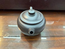 Load image into Gallery viewer, Yixing Ju Lun Zhu Teapot 200ml, Hei Ni Clay - photo 3