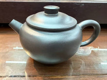 Load image into Gallery viewer, Yixing Ju Lun Zhu Teapot 200ml, Hei Ni Clay - photo 6