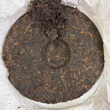 Load image into Gallery viewer, 2021 DaYi "Long Zhu" (Dragon Pillar) Cake 357g Puerh Shou Cha Ripe Tea, 1st Batch