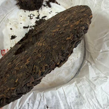 Load image into Gallery viewer, 2021 DaYi "Long Zhu" (Dragon Pillar) Cake 357g Puerh Shou Cha Ripe Tea, 1st Batch