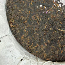 Load image into Gallery viewer, 2021 DaYi "Long Zhu" (Dragon Pillar) Cake 357g Puerh Shou Cha Ripe Tea, 1st Batch
