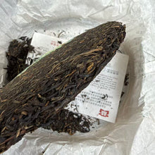 Load image into Gallery viewer, 2011 DaYi "7542" Cake 357g Puerh Sheng Cha Raw Tea (Batch 101) - king tea mall