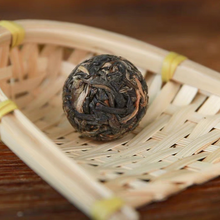 Cargar imagen en el visor de la galería, 2026 XiaGuan "Mi Chen Yi Wu - Da Shu Long Zhu" (14ys Aged Yiwu - Big Tree Dragon Ball) Tuo 160g/Box Puerh Raw Tea Sheng Cha