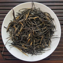 Cargar imagen en el visor de la galería, 2023 Black Tea &quot;Song Zhen&quot; (Pine Like Needle - 1 Bud 2 Leaves) A Grade, Loose Leaf Tea, Dian Hong, FengQing, Yunnan