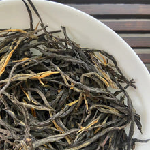 Cargar imagen en el visor de la galería, 2023 Black Tea &quot;Song Zhen&quot; (Pine Like Needle - 1 Bud 2 Leaves) A Grade, Loose Leaf Tea, Dian Hong, FengQing, Yunnan