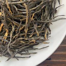 Carica l&#39;immagine nel visualizzatore di Gallery, 2023 Black Tea &quot;Song Zhen&quot; (Pine Like Needle - 1 Bud 2 Leaves) A Grade, Loose Leaf Tea, Dian Hong, FengQing, Yunnan