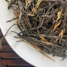 Charger l&#39;image dans la galerie, 2023 Black Tea &quot;Song Zhen&quot; (Pine Like Needle - 1 Bud 2 Leaves) A Grade, Loose Leaf Tea, Dian Hong, FengQing, Yunnan