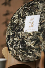 Cargar imagen en el visor de la galería, 2023 XiaGuan &quot;Yu Tu - Gu Shu&quot; (Jade Rabbit - Old Tree) White Tea Iron Cake, Gift Boxed 260g Jinggu, Yunnan