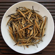 Carica l&#39;immagine nel visualizzatore di Gallery, 2024 Early Spring Black Tea &quot;Da Jin Zhen&quot; (Giant Golden Needle - Golden Bud) A Grade, Loose Leaf Tea, Dian Hong, FengQing, Yunnan