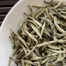 Carica l&#39;immagine nel visualizzatore di Gallery, 2024 Early Spring White Tea &quot;Da Bai Ya - Yue Guang Bai&quot; (Giant White Bud - Moonlight) A++ Grade, Loose Leaf Tea, JingGu BaiCha, YunNan Province.