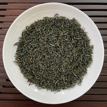 Laden Sie das Bild in den Galerie-Viewer, 2024 Early Spring &quot;Yun Wu&quot; (Yunwu / Cloud Fog) A+++ Grade Green Tea
