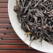 Laden Sie das Bild in den Galerie-Viewer, 2024 Early Spring FengHuang DanCong &quot;Ya Shi Xiang&quot; (Duck Poop Fragrance) A++++ Grade, Medium-Heavy Roasted Oolong, Loose Leaf Tea, Chaozhou