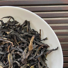Carica l&#39;immagine nel visualizzatore di Gallery, 2024 Spring FengHuang DanCong &quot;Ya Shi Xiang&quot; (Duck Poop Fragrance) A+ Grade, Medium Roasted Oolong, Loose Leaf Tea, Chaozhou