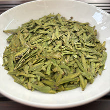 Laden Sie das Bild in den Galerie-Viewer, 2024 Early Spring &quot;Long Jing&quot; (Dragon Well) A++++ Grade Green Tea, ZheJiang Province.