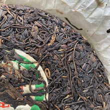 將圖片載入圖庫檢視器 2006 CNNP Puerh &quot;8001 - Jing Mai Gu Shu&quot; (8001 - Jingmai Old Tree) Cake 380g Puerh Sheng Cha Raw Tea