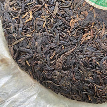 Carica l&#39;immagine nel visualizzatore di Gallery, 2006 CNNP Puerh &quot;8001 - Jing Mai Gu Shu&quot; (8001 - Jingmai Old Tree) Cake 380g Puerh Sheng Cha Raw Tea