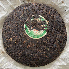 Load image into Gallery viewer, 2006 CNNP Puerh &quot;8001 - Jing Mai Gu Shu&quot; (8001 - Jingmai Old Tree) Cake 380g Puerh Sheng Cha Raw Tea