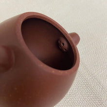 Laden Sie das Bild in den Galerie-Viewer, [1pcs Only] Fully Handmade, Yixing &quot;Long Dan&quot; (Egg Shape) Teapot 160ml, &quot;Jiang Po Ni&quot; Mud