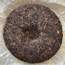 Load image into Gallery viewer, 2004 ChangTai &quot;Chang Tai Hao - Ye Sheng Ji Pin - Ban Zhang&quot; ( Wild Premium - Banzhang)  Cake 400g Puerh Raw Tea Sheng Cha