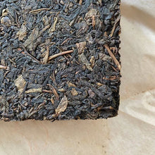 Carica l&#39;immagine nel visualizzatore di Gallery, 2011 JingWei Fu Tea &quot;Jing Dian Fu Cha&quot; (Classical Fu Tea) Brick 400g Dark Tea ShaanXi