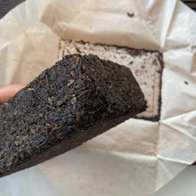 Carica l&#39;immagine nel visualizzatore di Gallery, 2011 JingWei Fu Tea &quot;Jing Dian Fu Cha&quot; (Classical Fu Tea) Brick 400g Dark Tea ShaanXi