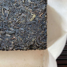 Carica l&#39;immagine nel visualizzatore di Gallery, 2016 JingWei Fu Tea &quot;Jing Dian Fu Cha&quot; (Classical Fu Tea) Brick 400g Dark Tea ShaanXi