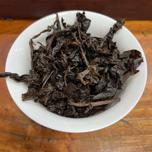 Laden Sie das Bild in den Galerie-Viewer, 15-Year “Lao Tie” (Aged Tie Guan Yin) A+++++, Oolong Tea, TiKuanYin. Anxi County.