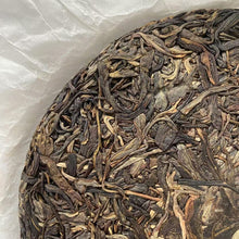 Laden Sie das Bild in den Galerie-Viewer, 2020 QianYun &quot;Ba Ma - Nan Nuo&quot; (Bama Village - Nannuo Mountain) Cake 357g Puerh Raw Tea Sheng Cha