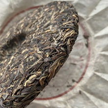 Cargar imagen en el visor de la galería, 2020 QianYun &quot;Ban Zhang Wu Zhai&quot; (5 Villages of Banzhang region) Cake 357g Puerh Raw Tea Sheng Cha