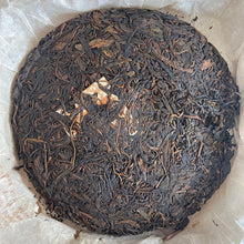 Laden Sie das Bild in den Galerie-Viewer, 2006 ChangTai &quot;Tian Xia Tong An - Long - Bu Lang&quot; (HK Tongan - Dragon - Bulang Tea Region) 400g Puerh Sheng Cha Raw Tea