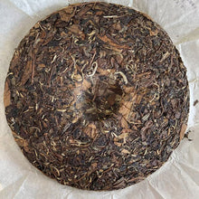 Load image into Gallery viewer, 2017 YueTai &quot;Lao Bai Cha - Shou Mei&quot; (Old White Tea - Shoumei ) Cake 350g Fuding BaiCha, Fujian Province.