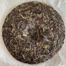 Cargar imagen en el visor de la galería, 2017 YueTai &quot;Lao Bai Cha - Bai Mu Dan&quot; (Old White Tea - Baimudan) Cake 300g Fuding BaiCha, Fujian Province.