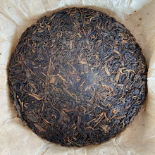 Load image into Gallery viewer, 1999 LongYuanHao &quot;Yi Wu Gu Cha - Ye Sheng Cha&quot; (Yiwu Old Tree - Wild Tea) Cake 400g Puerh Raw Tea Sheng Cha