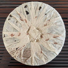 Carica l&#39;immagine nel visualizzatore di Gallery, 2005 LiuDaChaShan &quot;Ban Zhang - Ye Sheng Cha - Te Ji Pin&quot; (Banzhang - Wild Tea - Special Grade ) Cake 357g Puerh Raw Tea Sheng Cha