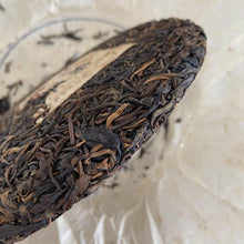 Load image into Gallery viewer, 2004 KingTeaMall &quot;Ma Hei - Qiao Mu Gu Shu - Yi Wu&quot; (Mahei - Old Arbor Tree - Yiwu) Cake 400g Puerh Raw Tea Sheng Cha