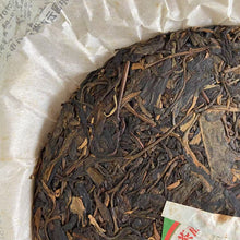 Carica l&#39;immagine nel visualizzatore di Gallery, 2006 CNNP Puerh &quot;55th Anniversary of CNNP Trademark Registration&quot; Cake 357g Puerh Sheng Cha Raw Tea