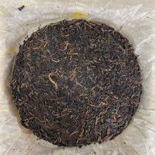 Load image into Gallery viewer, 2004 ChangTai &quot;Cha Pin Tian Xia - Jing Mai&quot; (Jingmai Wild Tea) Cake 400g Puerh Raw Tea Sheng Cha