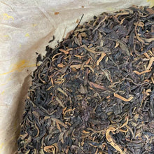 Load image into Gallery viewer, 2004 ChangTai &quot;Cha Pin Tian Xia - Jing Mai&quot; (Jingmai Wild Tea) Cake 400g Puerh Raw Tea Sheng Cha