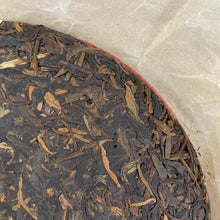 Laden Sie das Bild in den Galerie-Viewer, 2009 XiaGuan &quot;Lv Da Shu - Yi Wu Zheng Shan - Lao Shu Cha&quot; (Green Big Tree - Yiwu Mountain - Old Tree) Cake 357g Puerh Raw Tea Sheng Cha