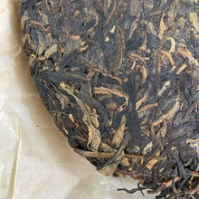 Laden Sie das Bild in den Galerie-Viewer, 2009 XiaGuan &quot;Lv Da Shu - Yi Wu Zheng Shan - Lao Shu Cha&quot; (Green Big Tree - Yiwu Mountain - Old Tree) Cake 357g Puerh Raw Tea Sheng Cha