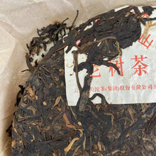 Cargar imagen en el visor de la galería, 2009 XiaGuan &quot;Lv Da Shu - Yi Wu Zheng Shan - Lao Shu Cha&quot; (Green Big Tree - Yiwu Mountain - Old Tree) Cake 357g Puerh Raw Tea Sheng Cha