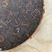 Load image into Gallery viewer, 2006 GuangYuanHao &quot;Ge De Bao Hao Zhi Lv&quot; (Ostindiefararen Götheborg) Cake 357g Puerh Shou Cha Ripe Tea