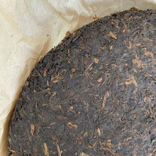 Load image into Gallery viewer, 2006 GuangYuanHao &quot;Ge De Bao Hao Zhi Lv&quot; (Ostindiefararen Götheborg) Cake 357g Puerh Shou Cha Ripe Tea