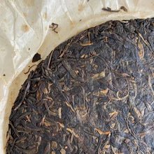 Load image into Gallery viewer, 2012 XiaGuan &quot;Lv Da Shu - Yi Wu Zheng Shan - Lao Shu Cha&quot; (Green Big Tree - Yiwu Mountain - Old Tree) Cake 357g Puerh Raw Tea Sheng Cha