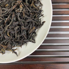 Load image into Gallery viewer, 2025 Early Spring FengHuang DanCong &quot;Ya Shi Xiang&quot; (Duck Poop Fragrance) A+++ Grade, Medium-Heavy Roasted Oolong, Loose Leaf Tea, Chaozhou