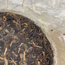 Load image into Gallery viewer, 2011 YunHai &quot;Ban Pen Gu Cha&quot; (Banpen - Aged Tree) Cake 200g Puerh Sheng Cha Raw Tea